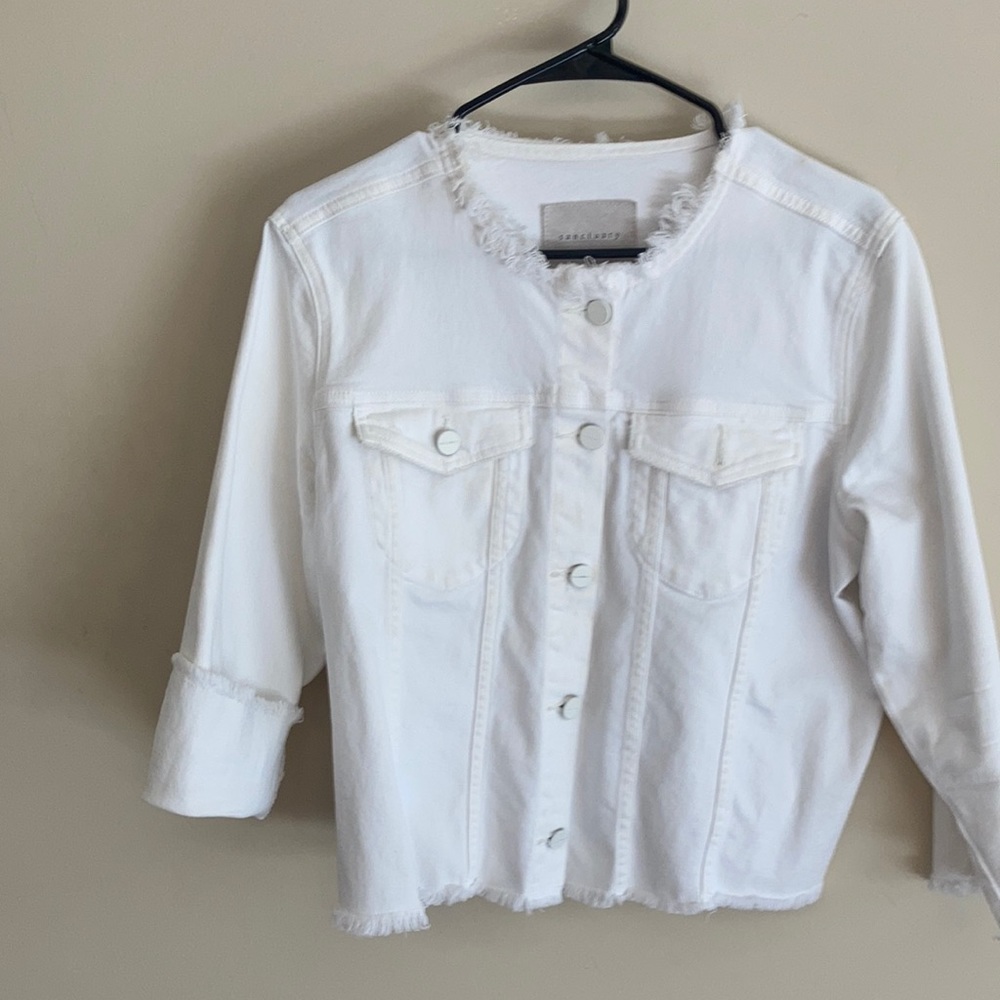 Cotton and spandex fitted, cropped, raw hem 3/4 sleeve denim jacket.